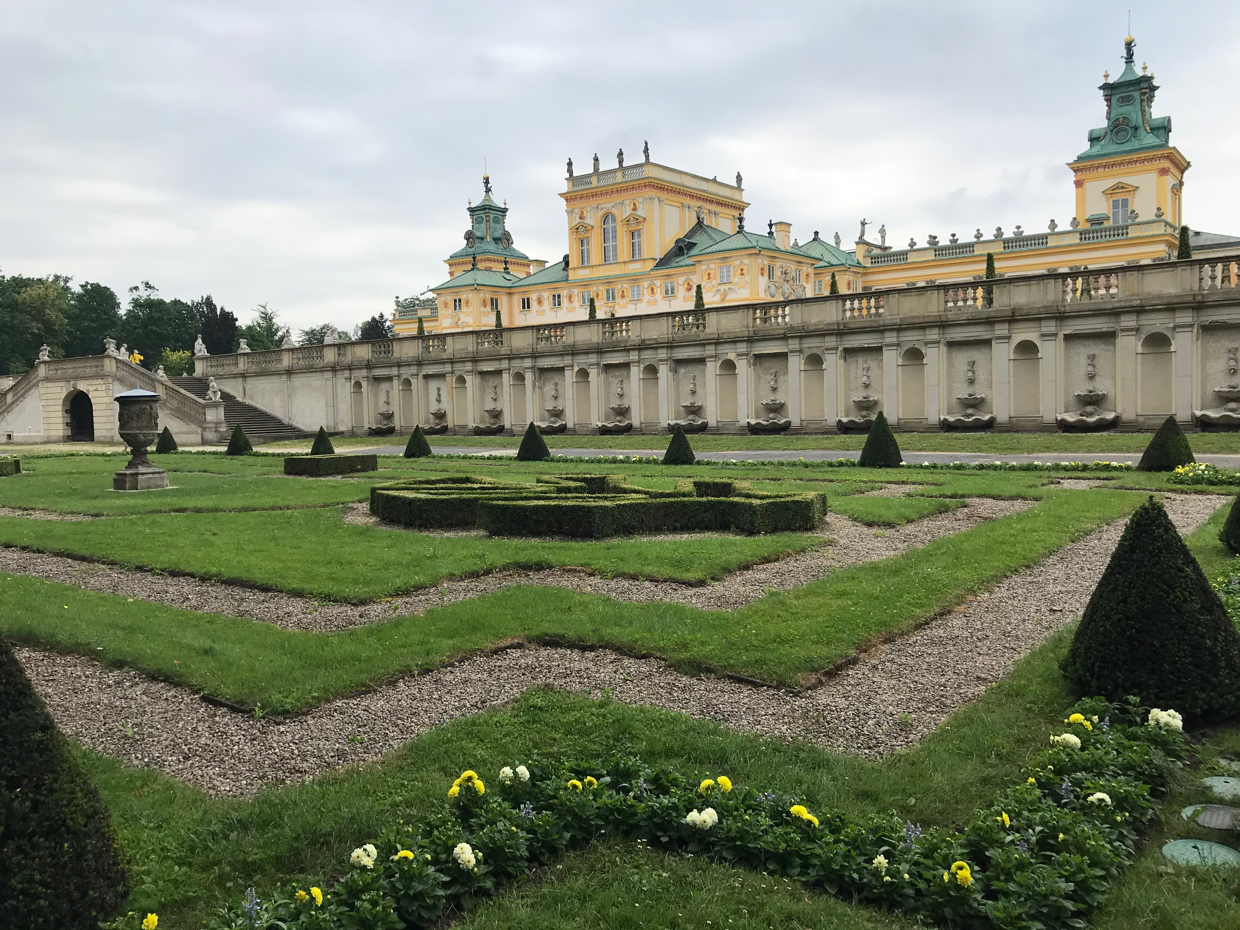 ポーランド08 ワルシャワ近郊の宮殿と公園を歩き 展望台から街を見渡す